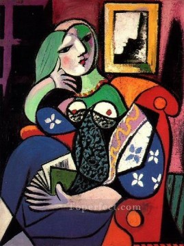  holding - Woman holding a book Marie Therese Walter 1932 Pablo Picasso